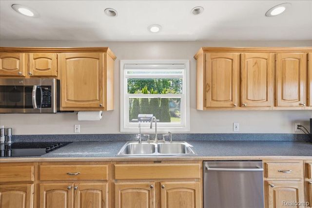 68991 Mound Road, Washington Township, MI 48095