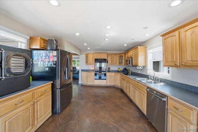 68991 Mound Road, Washington Township, MI 48095