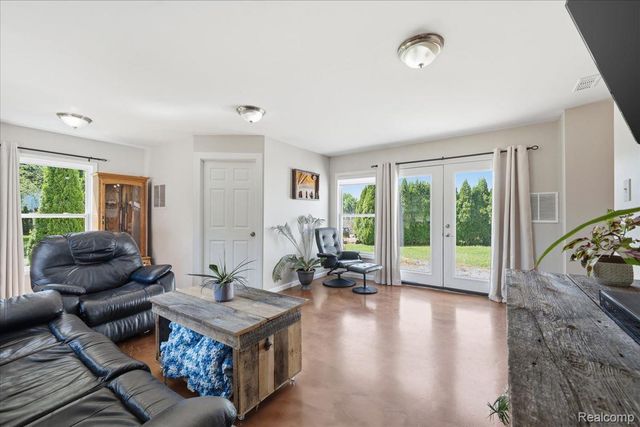 68991 Mound Road, Washington Township, MI 48095