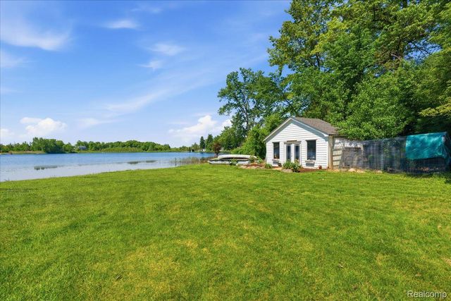 68991 Mound Road, Washington Township, MI 48095