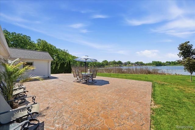68991 Mound Road, Washington Township, MI 48095