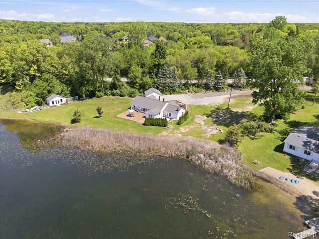 68991 Mound Road, Washington Township, MI 48095