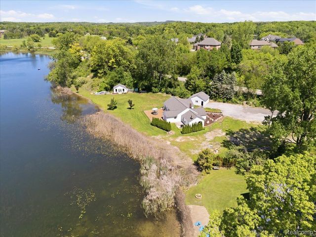 68991 Mound Road, Washington Township, MI 48095