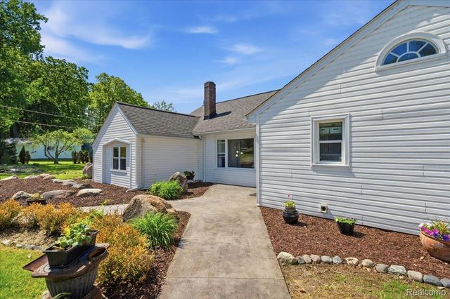 68991 Mound Road, Washington Township, MI 48095