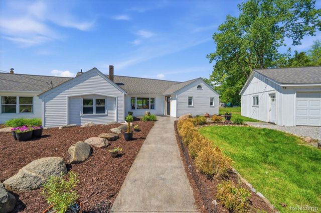 68991 Mound Road, Washington Township, MI 48095