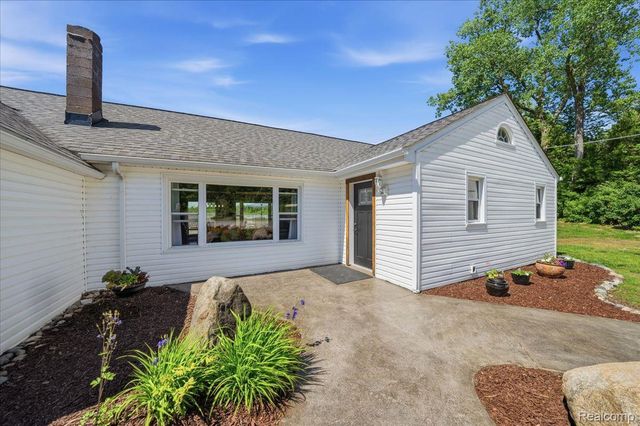 68991 Mound Road, Washington Township, MI 48095