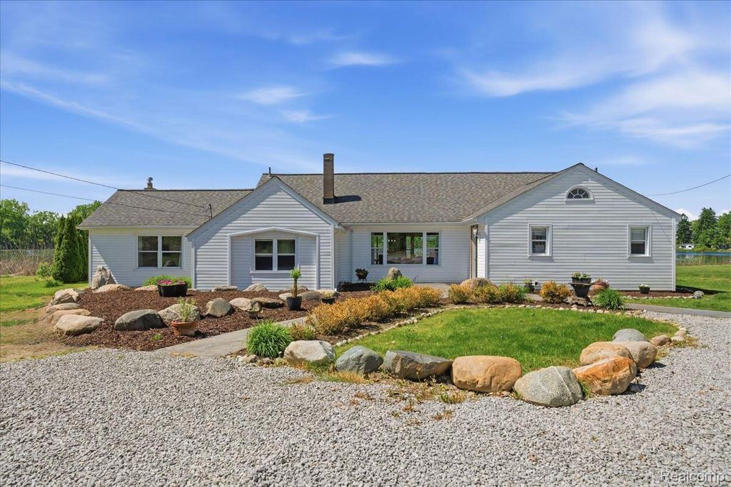 68991 Mound Road, Washington Township, MI 48095