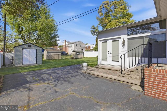 418 COLONIAL PARK DR, Springfield, PA 19064