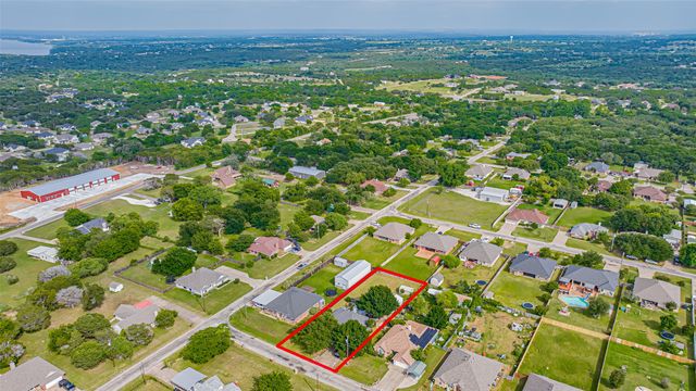 623 Newlin Lane, Granbury, TX 76048