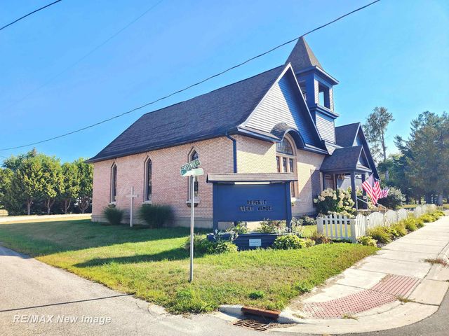 201 E Main Road, Sterling, MI 48659