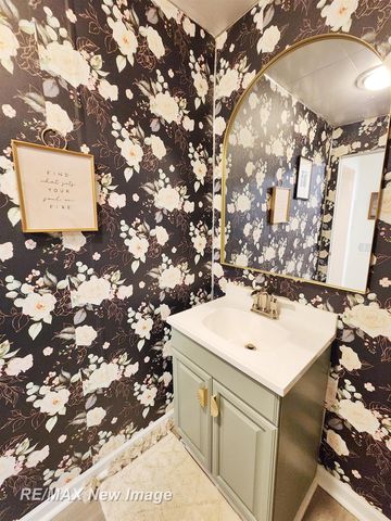 201 E Main Road, Sterling, MI 48659