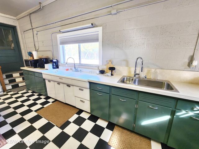 201 E Main Road, Sterling, MI 48659
