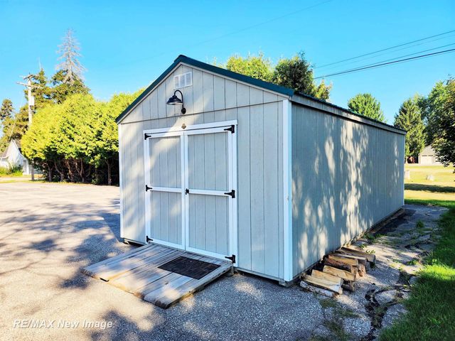 201 E Main Road, Sterling, MI 48659