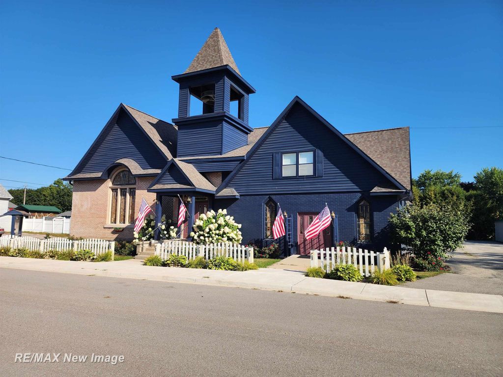 201 E Main Road, Sterling, MI 48659