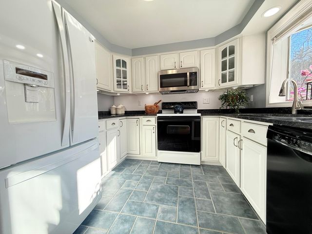 32 Kimball Place, Claremont, NH 03743