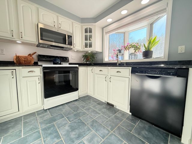 32 Kimball Place, Claremont, NH 03743