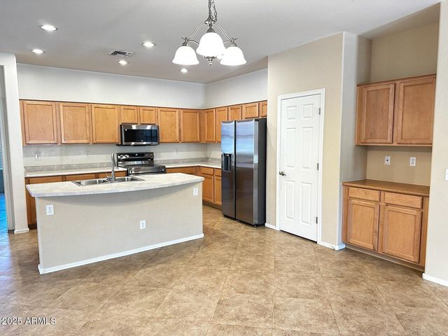 3131 E Silversmith Trail, San Tan Valley, AZ 85143