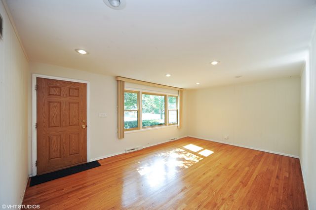1414 Pfingsten Road, Glenview, IL 60025