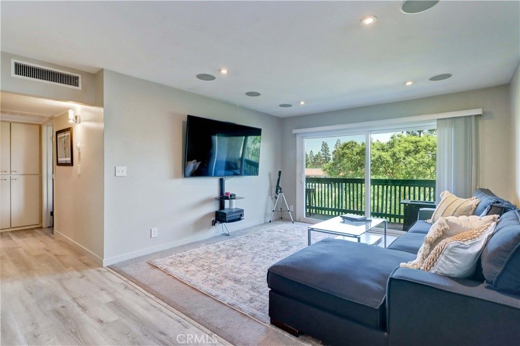576 N Bellflower Boulevard 303, Long Beach, CA 90814 — photo 2