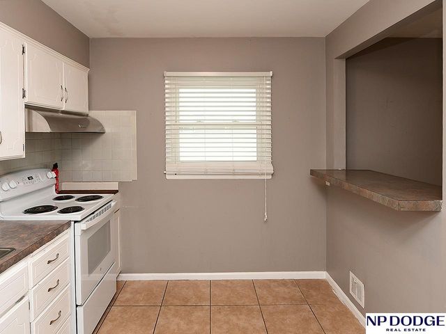 6830 Pacific Street, Omaha, NE 68106