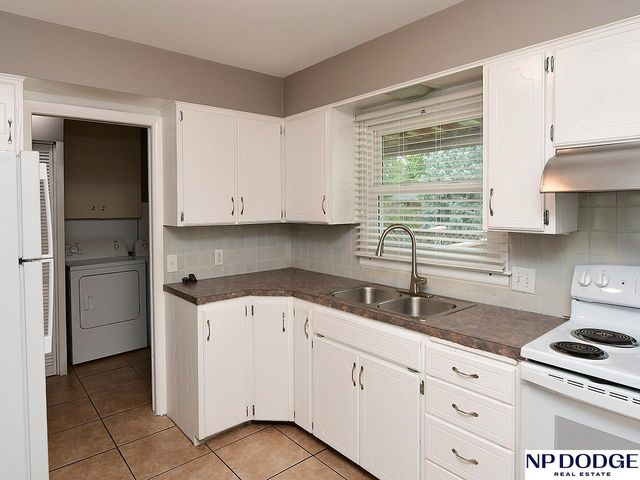 6830 Pacific Street, Omaha, NE 68106