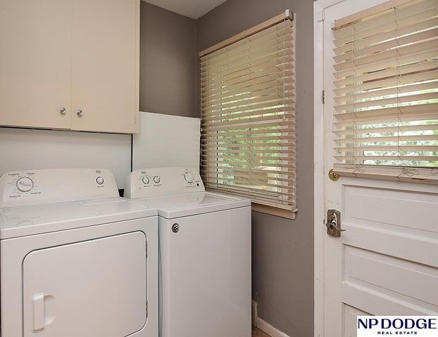6830 Pacific Street, Omaha, NE 68106