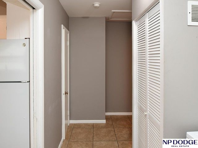 6830 Pacific Street, Omaha, NE 68106