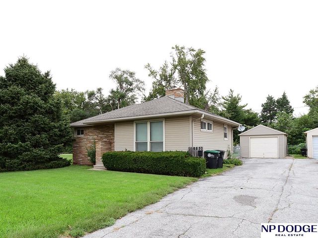 6830 Pacific Street, Omaha, NE 68106