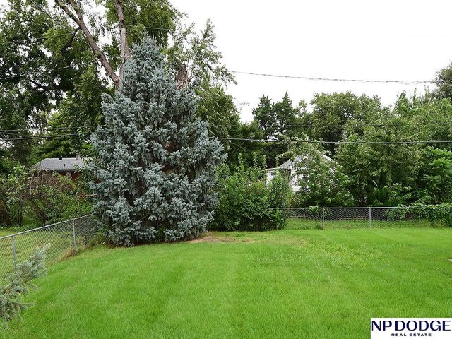 6830 Pacific Street, Omaha, NE 68106