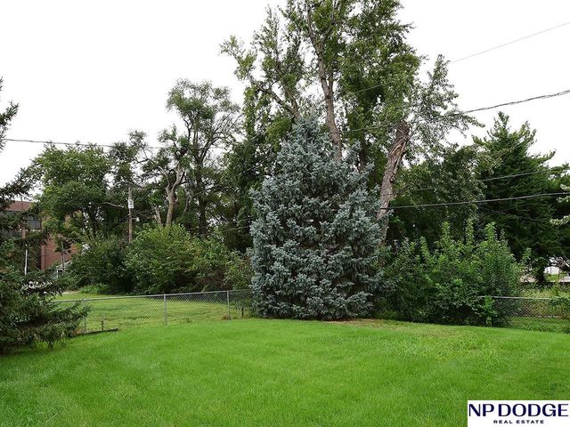 6830 Pacific Street, Omaha, NE 68106