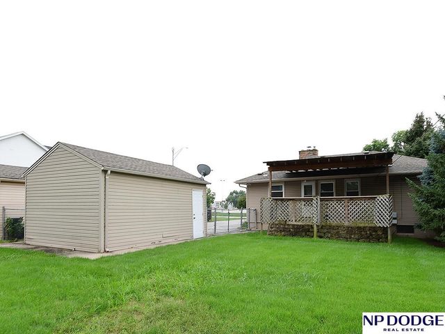 6830 Pacific Street, Omaha, NE 68106