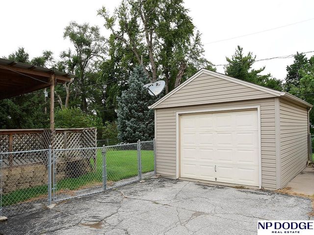 6830 Pacific Street, Omaha, NE 68106