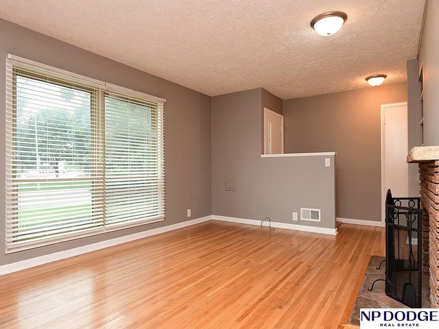 6830 Pacific Street, Omaha, NE 68106