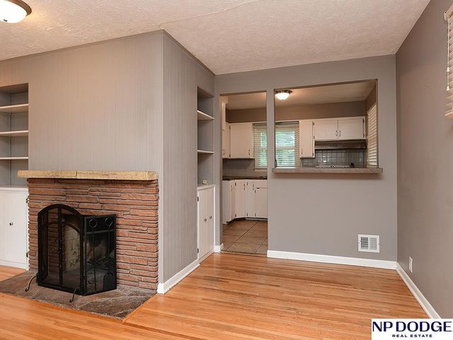 6830 Pacific Street, Omaha, NE 68106