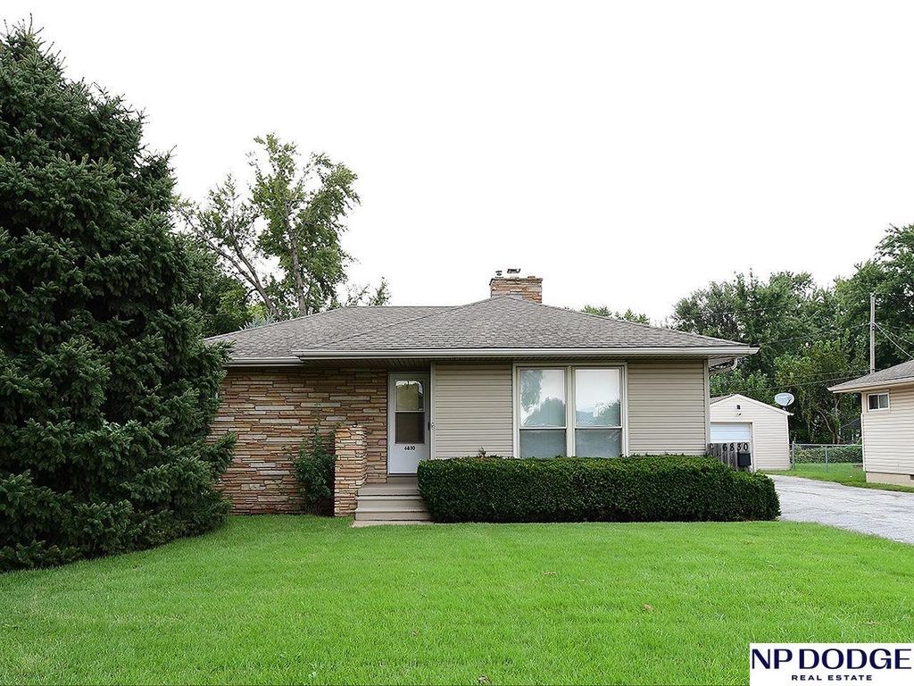 6830 Pacific Street, Omaha, NE 68106