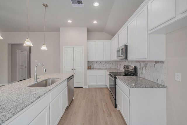 12983 Skyline Drive, Willis, TX 77318