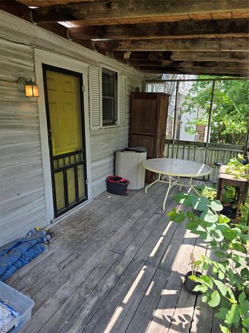 1045 Ontario Street, Lansing, MI 48915
