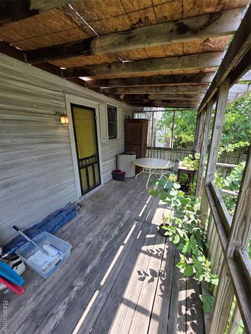 1045 Ontario Street, Lansing, MI 48915