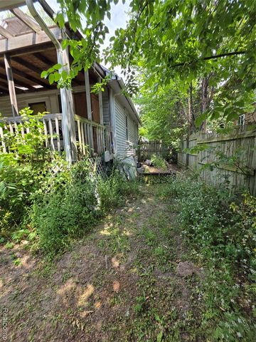 1045 Ontario Street, Lansing, MI 48915