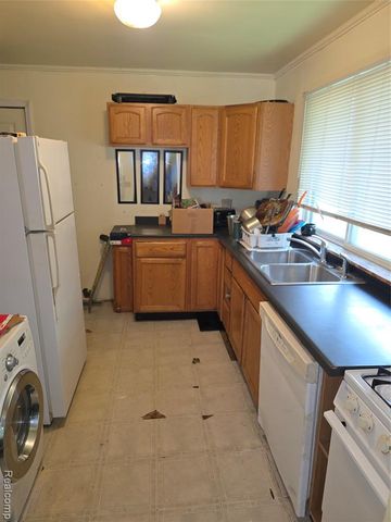 1045 Ontario Street, Lansing, MI 48915