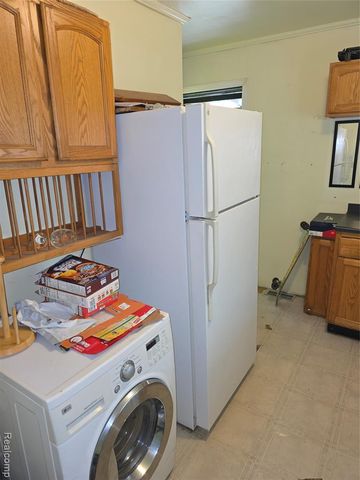 1045 Ontario Street, Lansing, MI 48915