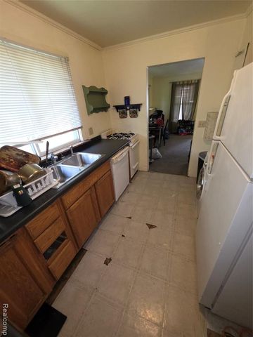 1045 Ontario Street, Lansing, MI 48915