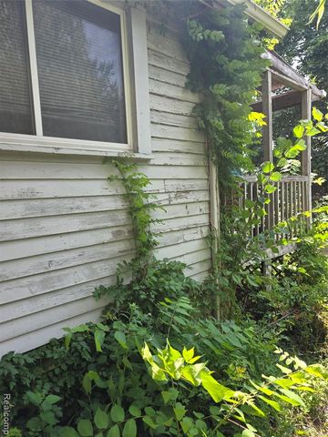 1045 Ontario Street, Lansing, MI 48915