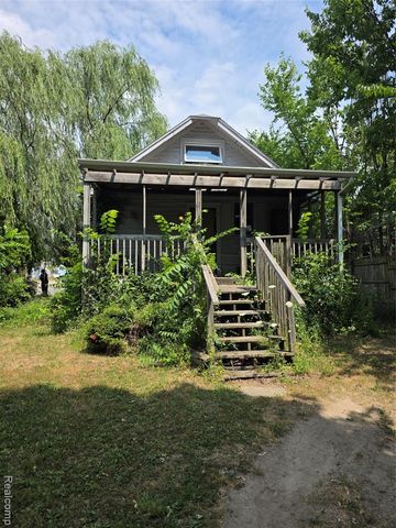 1045 Ontario Street, Lansing, MI 48915