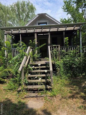 1045 Ontario Street, Lansing, MI 48915