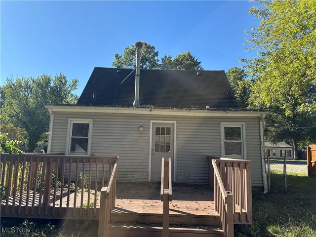 2255 Lake Road, Akron, OH 44312