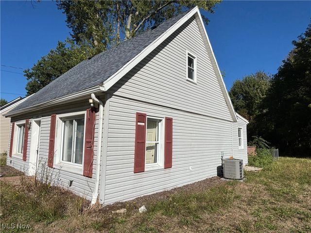 2255 Lake Road, Akron, OH 44312