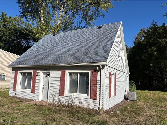 2255 Lake Road, Akron, OH 44312
