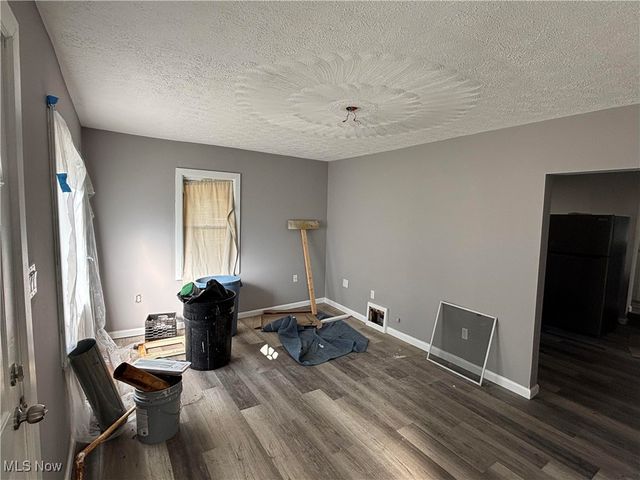 2255 Lake Road, Akron, OH 44312