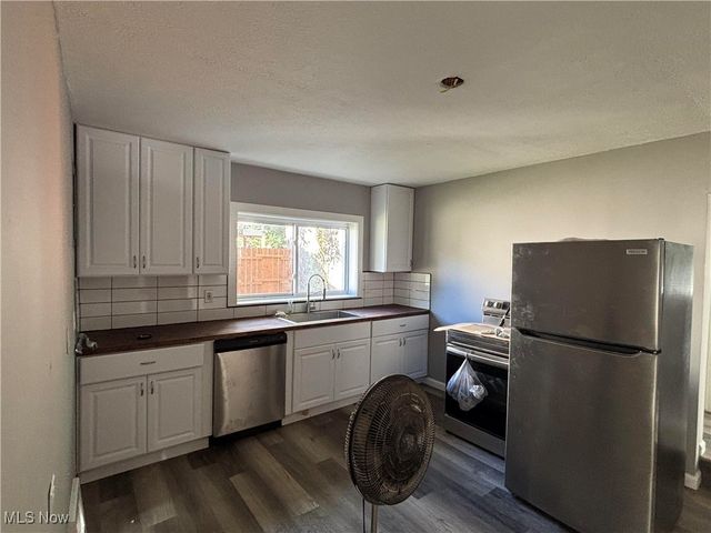 2255 Lake Road, Akron, OH 44312